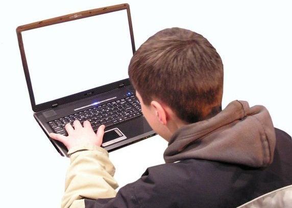 Internetul abunda de pericole! Invata sa te feresti de ele! Internetul Abunda De Pericole Invata Sa Te Feresti De Ele