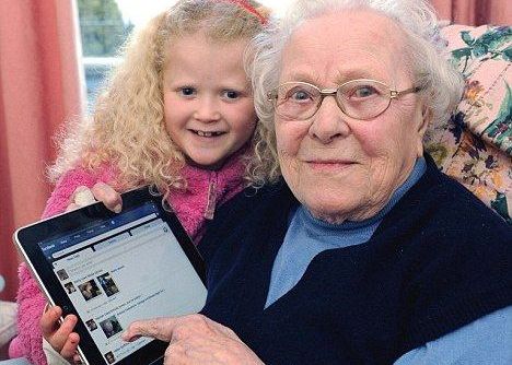 Cea mai in varsta utilizatoare Facebook are 103 ani! Si navigheaza in retea de pe…iPad! Cea Mai In Varsta Utilizatoare Facebook Are 103 Ani Si Navigheaza In Retea De Pe Hellip Ipad 1