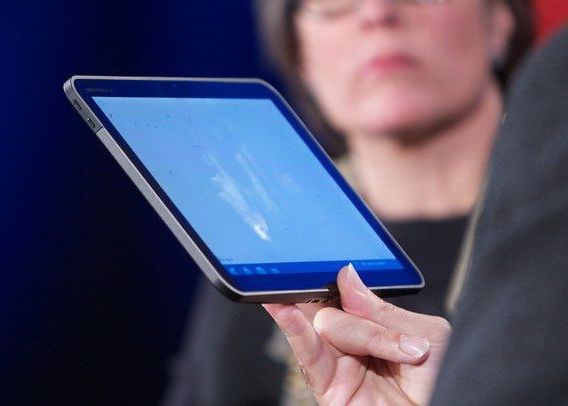 Motorola scoate asul din maneca - o tableta PC! Motorola Scoate Asul Din Maneca O Tableta Pc Video