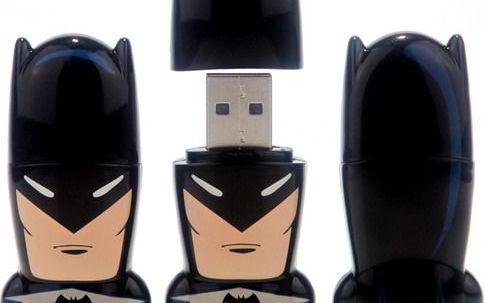 Batman are minte multa. Pe USB! Batman Are Minte Multa Pe Usb
