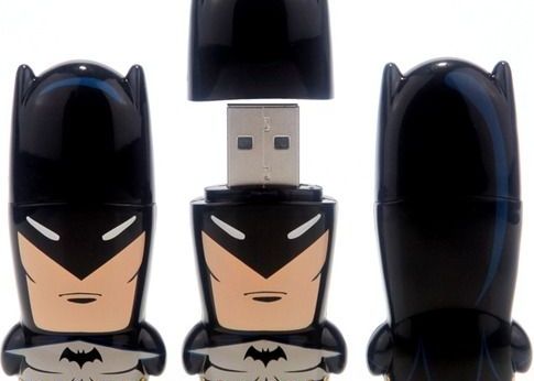Batman are minte multa. Pe USB! Batman Are Minte Multa Pe Usb