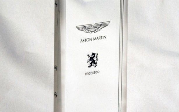 Aston Martin pregateste un telefon mobil cu care redefineste notiunea de FITZE Cum Vertu Nu Ma Aston Martin