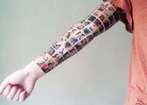 Femeia care a sustinut ca si-a tatuat pe brat prietenii de pe Facebook a fost data de gol Femeia Care A Sustinut Ca Si A Tatuat Pe Brat Prietenii De Pe Facebook A Fost Data De Gol