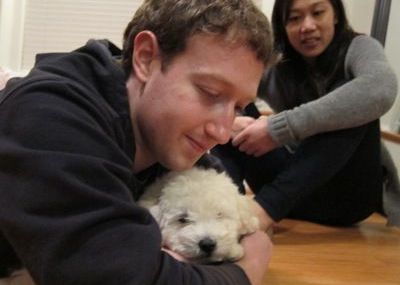 VIDEO Fondatorul Facebook s-a logodit? Vezi cu cine Fondatorul Facebook S A Logodit Vezi Cu Cine