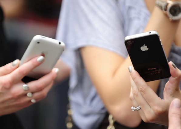 Nu unul, ci doua telefoane. Ce suprize pregateste Apple pentru toamna acestui an. FOTO Nu Unul Ci Doua Telefoane Ce Suprize Pregateste Apple Pentru Toamna Acestui An Foto