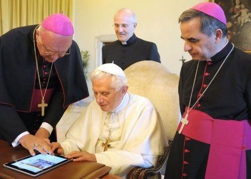 VIDEO Papa Benedict al XVI-lea a scris primul sau mesaj pe Twitter Video Papa Benedict Al Xvi Lea A Scris Primul Sau Mesaj Pe Twitter
