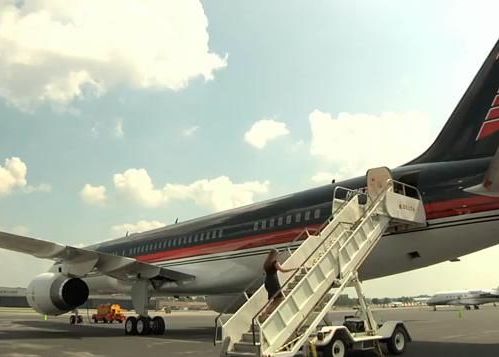 VIDEO Adevaratul lux. Cum arata avionul miliardarului Donald Trump Video Adevaratul Lux Cum Arata Avionul Miliardarului Donald Trump