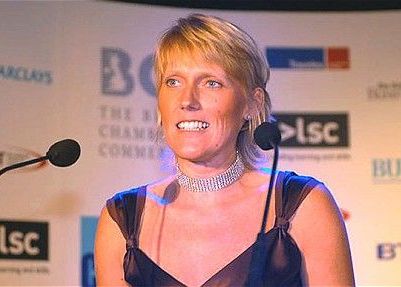 Microsoft i-a platit 1 milion de lire sterline unei femei ca sa taca Microsoft I A Platit Un Milion De Lire Sterline Unei Angajate Ca Sa Taca