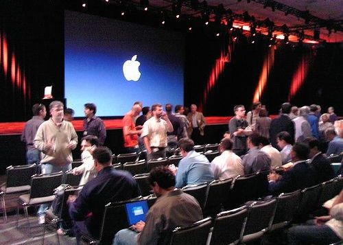 GALERIE FOTO A fost lansat iPhone 4s, un telefon mai rapid decat iPhone 4! Click sa vezi PRETUL Au Mai Ramas Cateva Ore Pana La Lansarea Iphone 5 Click Aici Sa Afli Primul Cum Arata Noul Telefon