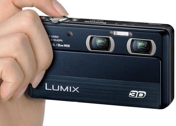 VIDEO Panasonic lanseaza LUMIX DMC-3D1, camera compacta 3D cu obiectiv dublu. Vezi caracteristicile Panasonic Lumix Dmc 3d1