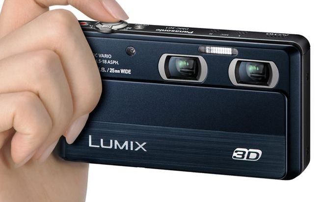 VIDEO Panasonic lanseaza LUMIX DMC-3D1, camera compacta 3D cu obiectiv dublu. Vezi caracteristicile Panasonic Lumix Dmc 3d1