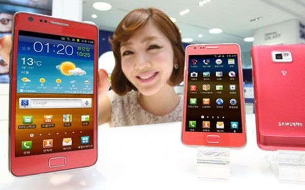 samsung galaxy s II roz Celebrul Telefon Samsung Galaxy S Ii In Varianta Feminina