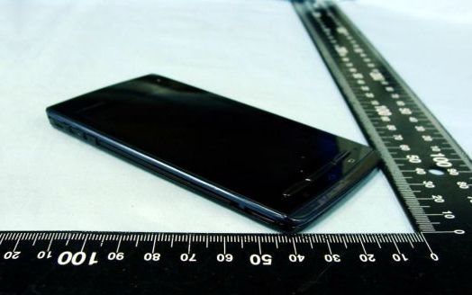 Fujitsu Arrows F-07D Foto Cel Mai Subtire Telefon Va Avea Mai Putin De 7 Mm
