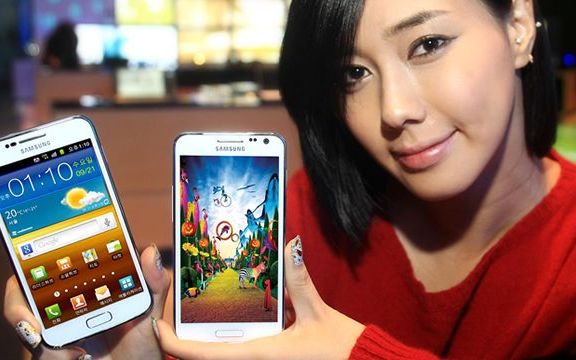 Galaxy S II HD LTE White Samsung A Lansat Galaxy S Ii Hd Lte White Cu Display Mare De 4 65 Inch Si Procesor Dual Core De 1 5 Ghz