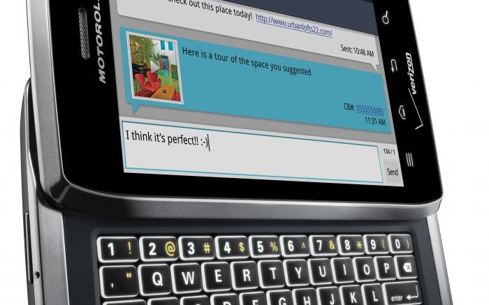 Motorola DROID 4 Motorola A Lansat Oficial Droid 4 Un Android Cu Display De 4 Inch Si Tastatura Slide Qwerty