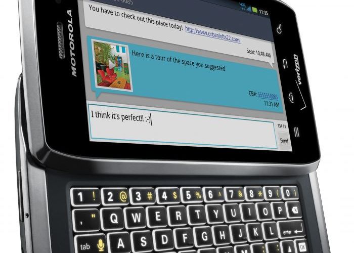 Motorola DROID 4 Motorola A Lansat Oficial Droid 4 Un Android Cu Display De 4 Inch Si Tastatura Slide Qwerty