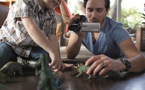 Sony lanseaza cea mai compacta camera video 3D din lume Sony Aduce Claritate Si Culori Intense Cu Noile Cybershot Si Noile Camere Video Full Hd