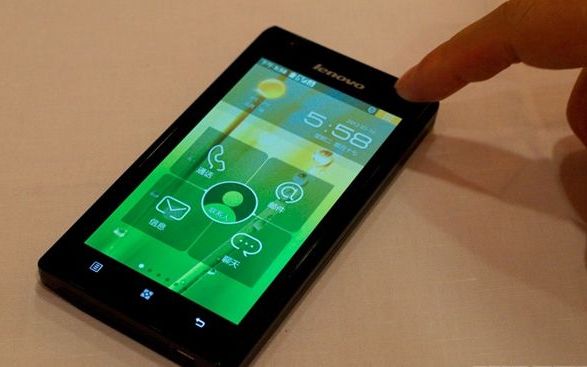 Lenovo K800 Video Primul Intel Phone Cu Procesor Atom De 1 6 Ghz Si Display De 4 5 Inch