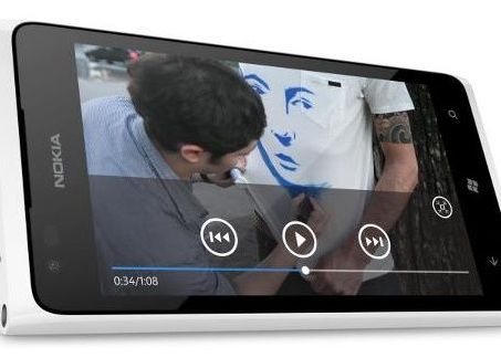 FOTO! Nokia a comis-o: A publicat fara sa vrea prima imagine cu noul telefon Lumia 900 alb! Foto Nokia A Comis O A Publicat Fara Sa Vrea Prima Imagine Cu Noul Telefon Lumia 900