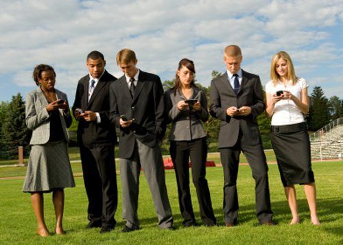 Pe Pamant vor fi mai multe telefoane decat oameni, pana la sfarsitul anului VIDEO Pe Pamant Vor Fi Mai Multe Telefoane Decat Oameni Pana La Sfarsitul Anului Video