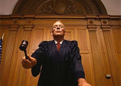 Dat in judecata pentru niste poze puse pe Facebook Dat In Judecata Pentru Niste Poze Puse Pe Facebook