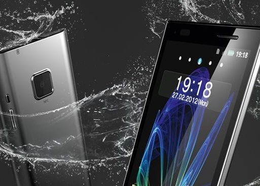 Panasonic Eluga Panasonic Revine In Europa Cu Un Smartphone Android Cu Display De 4 3 Inch Usor Subtire Si Rezistent La