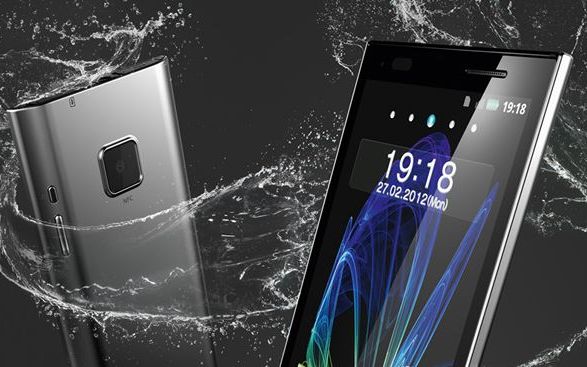 Panasonic Eluga Panasonic Revine In Europa Cu Un Smartphone Android Cu Display De 4 3 Inch Usor Subtire Si Rezistent La