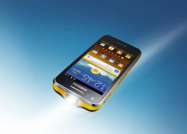 Samsung Galaxy Beam Samsung Anunta Smartphone Ul Proiector La Barcelona 1