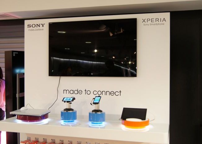 Sony Xperia S Video Sony Xperia S Smartphone Ul Android Cu Camera De 12 Mp Disponibil In Magazine Vezi Pretul
