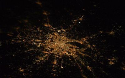 Imagini ametitoare din spatiu: astea sunt locurile de pe pamant unde nu e niciodata noapte!