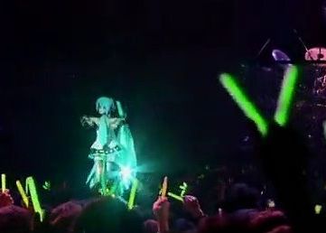 VIDEO: Lady Gaga e o gluma pe langa asta! Concert unic in ultimii 30 de ani: 10.000 de oameni s-au strans sa vada cea mai tare holograma manga din istorie! Video Lady Gaga E O Gluma Pe Langa Asta Imagini Unice Pe Un Stadion Zeci De Mii De Oameni S Au Strans