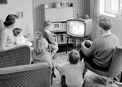 iLikeIT: Cu 500 de lei iti transformi televizorul vechi, intr-unul SMART. Cum faci asta: VIDEO Ilikeit Cu 500 De Lei Iti Transformi Televizorul Vechi Intr Unul Smart Cum Faci Asta Video