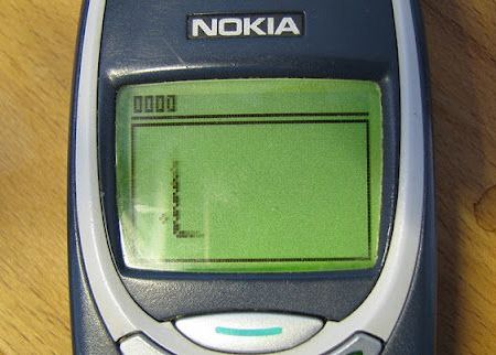 Mai stii SNAKE, jocul de pe primele telefoane mobile? Joaca-l aici Snake