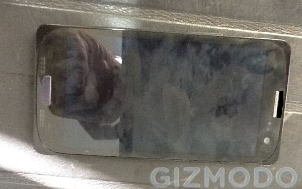 Imagini cu Samsung Galaxy S III, aparute din greseala pe Internet Imagini Cu Samsung Galaxy S Iii Aparute Din Greseala Pe Internet