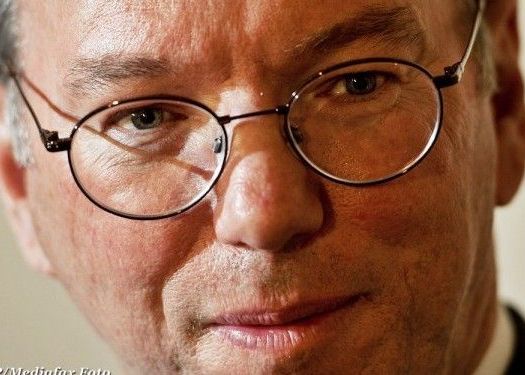 Dumnezeul Internetului are un sef, iar acesta a castigat 100 de MILIOANE de dolari anul trecut Dumnezeul Internetului Are Un Sef Iar Acesta A Castigat 100 De Milioane De Dolari Anul Trecut