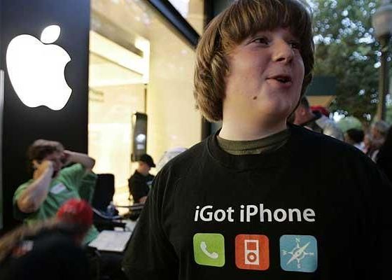 VIDEO Imaginiile care ii revolta pe fanii iPhone. Cu ce animal sunt comparati Video Imaginiile Care Ii Revolta Pe Fanii Iphone Cu Ce Animal Sunt Comparati