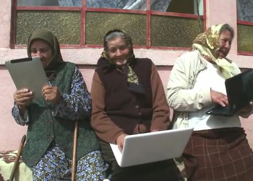 VIRAL E sofisticata, ma! . Baba high tech, care isi pierde timpul pe chat si striga Jos, ACTA Viral E Sofisticata Ma Baba High Tech Care Isi Pierde Timpul Pe Chat Si Striga Jos Acta