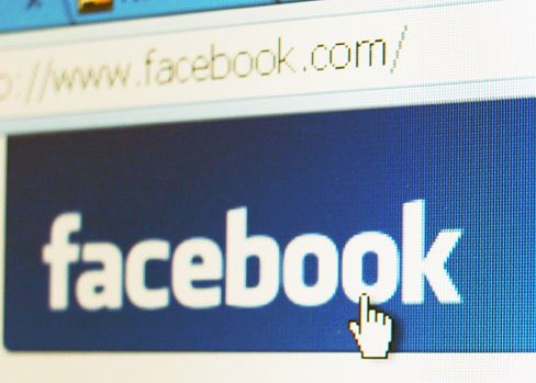 Un barbat, dat afara din cauza unui LIKE pe Facebook Un Barbat Dat Afara Din Cauza Unui Like