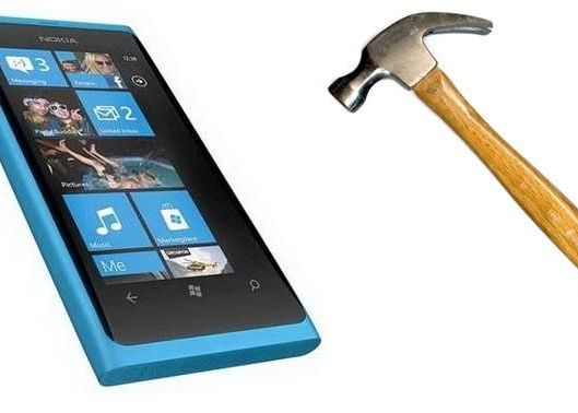 Nokia Lumia 900 Video Cat De Rezistent E Nokia Lumia 900 Vezi Daca A Trecut Testul Ciocanului