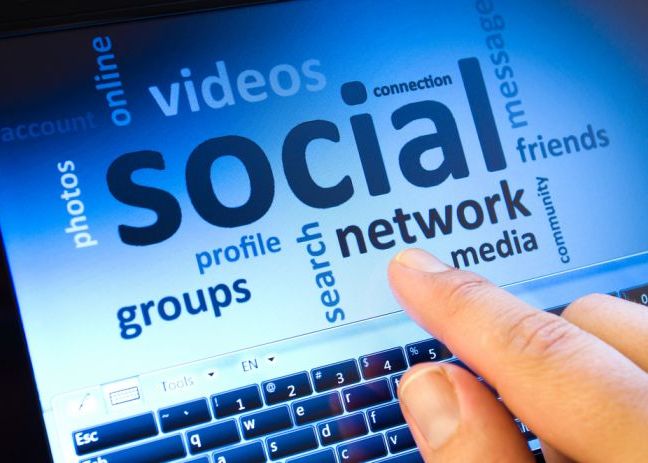 Fiecare tanar este o retea sociala. Cum a trecut Romania de la Hi5 la Facebook Fiecare Tanar Este O Retea Sociala Cum A Trecut Romania De La Hi5 La Facebook