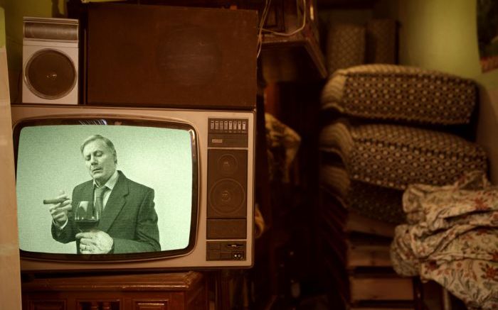Cand a aparut si cat a costat primul televizor din lume Istoria Televizoarelor Cum Am Ajuns Sa Fim Dependenti De Micul Ecran