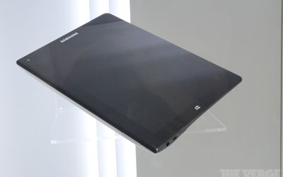 VIDEO: Samsung aduce la Berlin laptopul cu display dublu