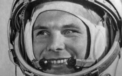Yuri Gagarin, primul om care s-a aventurat dincolo de ultima frontiera , in spatiul cosmic