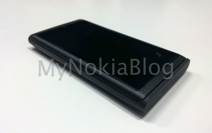 Nokia Lauta (RM-742) Foto Prototip Nokia Cu Design Lumia Si Tastatura Qwerty