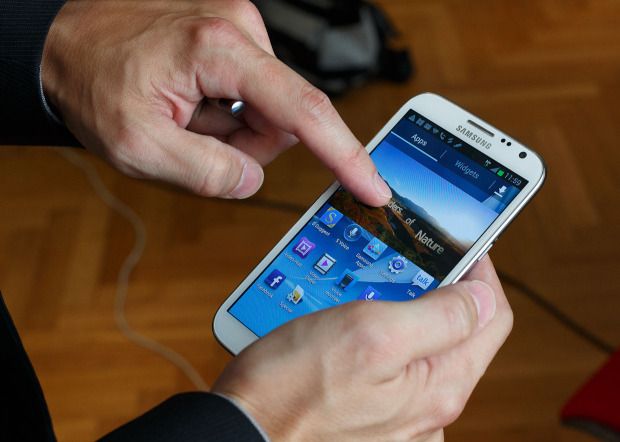 Samsung GALAXY Note II Video Cat De Bun Este Smartphone Ul Cu Ecran Imens De 5 5 Hands On Galaxy Note Ii 2