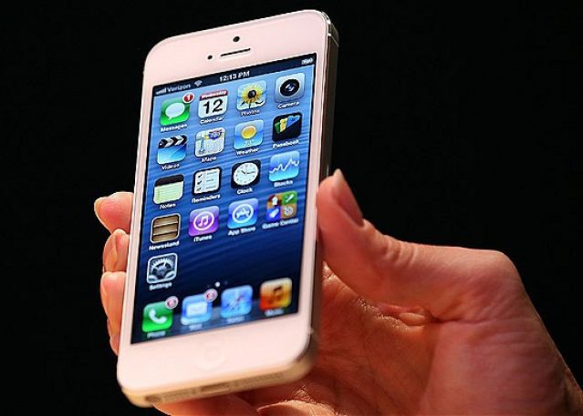 iPhone ar putea fi trecut pe lista produceslor Apple ce incalca patentele Samsung Iphone Ar Putea Fi Trecut Pe Lista Produceslor Apple Ce Incalca Patentele Samsung