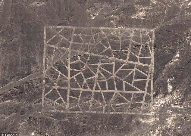 Mesaj pentru OZN-uri sau secret de stat? Formele misterioase descoperite in China prin Google Earth Mesaj Pentru Ozn Uri Sau Secret De Stat Formele Misterioase Descoperite In China Prin Google Earth