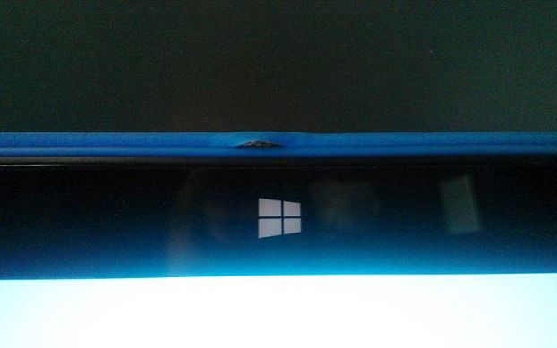 Cu ce defecte a fost vandut pe piata Microsoft Surface. Clientii fac scandal si posteaza imagini incredibile pe Internet Cu Ce Defecte A Fost Vandut Pe Piata Microsoft Surface Clientii Fac Scandal Si Posteaza Imagini Incredibile