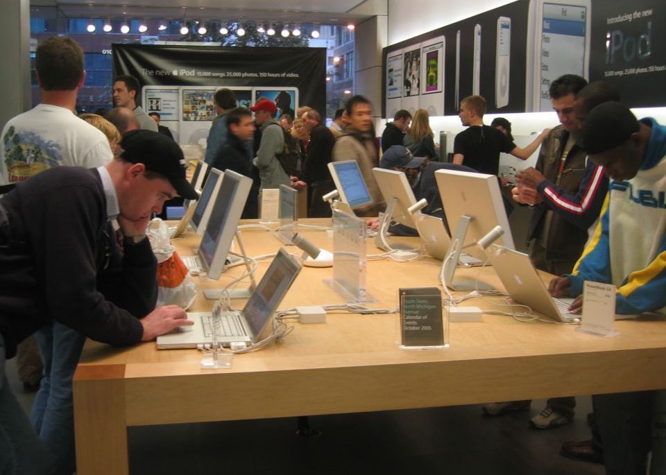 Magazinele Apple, cele mai profitabile din SUA. Ce incasari pe metru patrat au avut Magazinele Apple Cele Mai Profitabile Din Sua Ce Incasari Pe Metru Patrat Au Avut