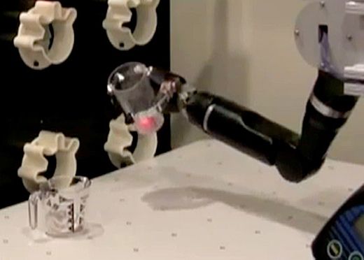 Mana artificiala, controlata cu ajutorul gandurilor Mana Artificiala Comandata Cu Ajutorul Gandurilor